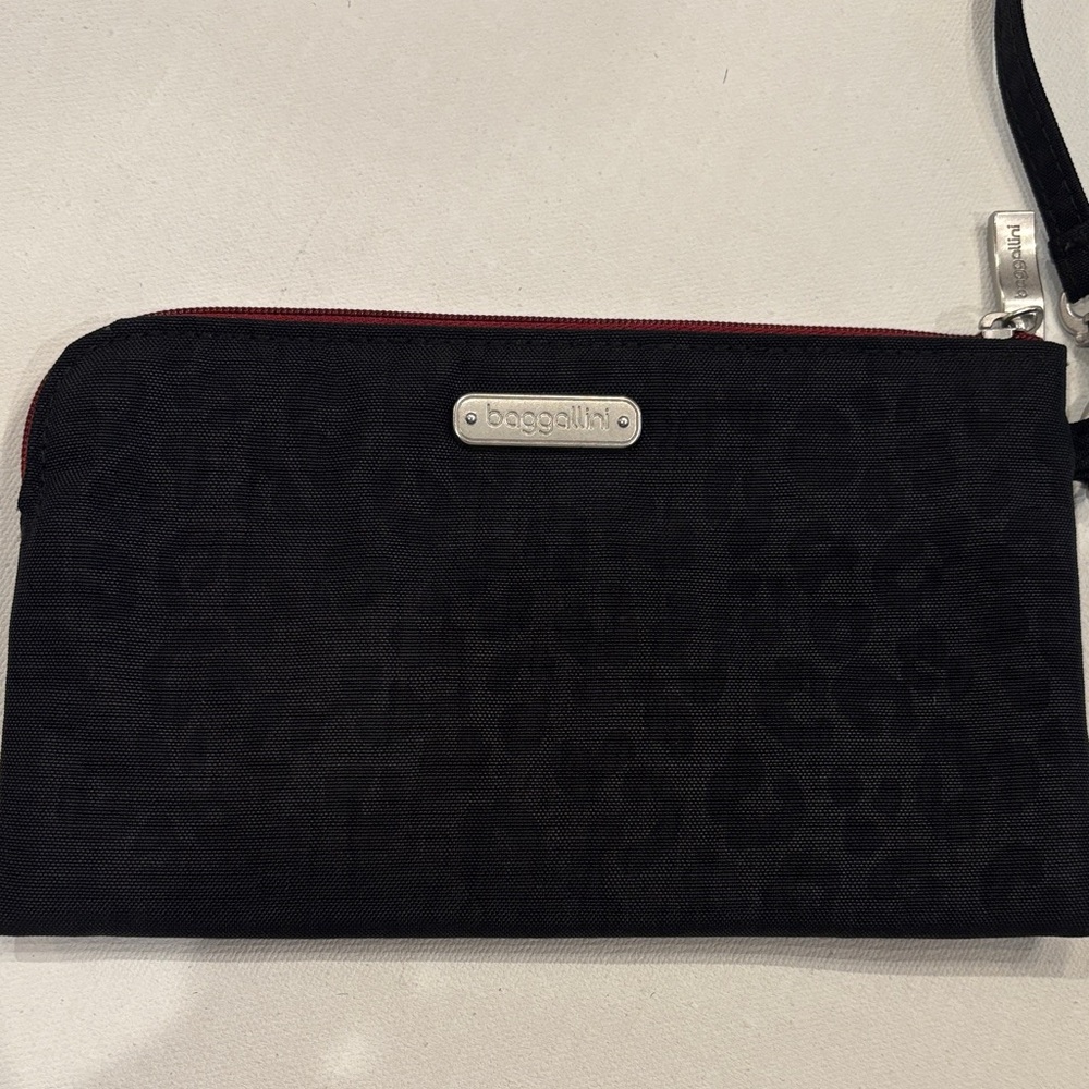 Baggallini Black Leopard Wristlet Travel Safe RFIO Protection